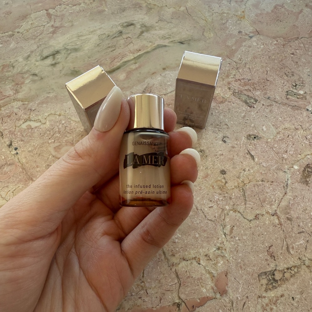 La Mer Genaissance Infused Lotion mini 0.17 oz / 5ml x2 - Picture 2 of 6